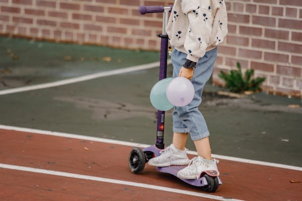 La trottinette enfant : sécurité, style et plaisir à chaque âge